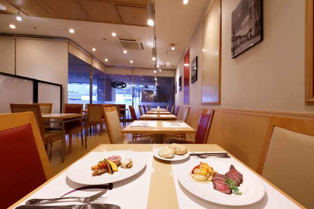 ご夫婦・ご友人同士の他、お一人の常連さんも通ってくださいます